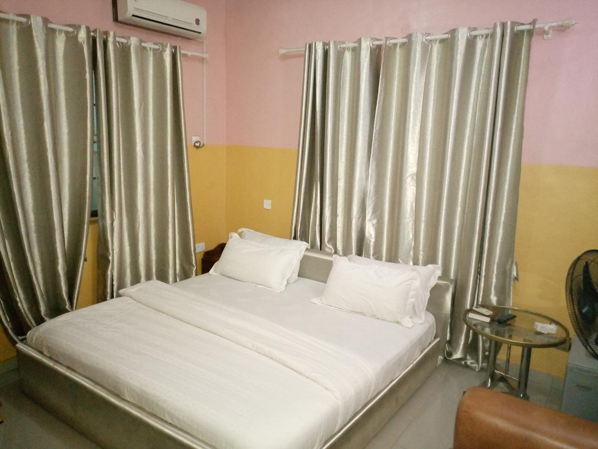Glorious Hotel & Suites Ikotun Экстерьер фото